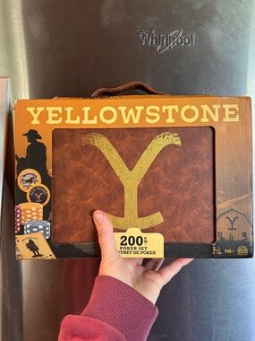 Yellowstone 200-Piece Brown & Gold Poker Set
